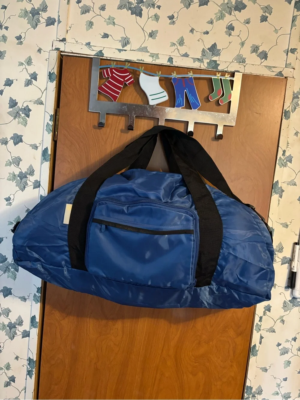 Light Travel Bag with Black Straps